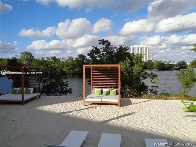 16385 Biscayne Blvd, #1402