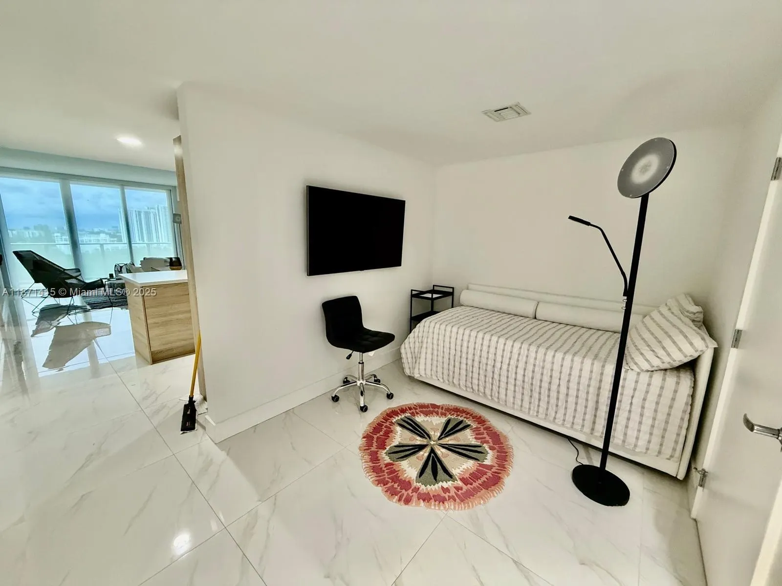 16385 Biscayne Blvd, #1402