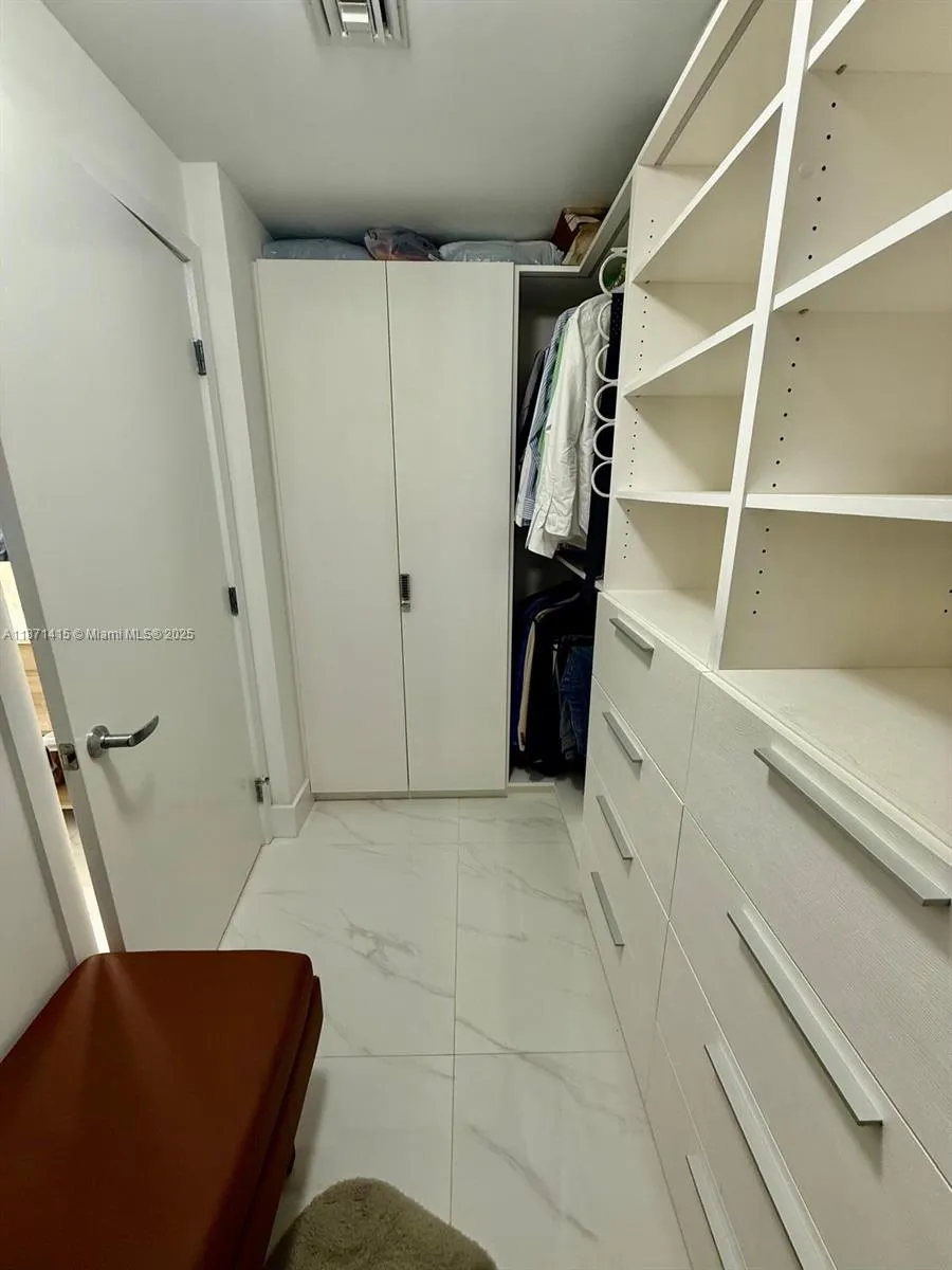 16385 Biscayne Blvd, #1402