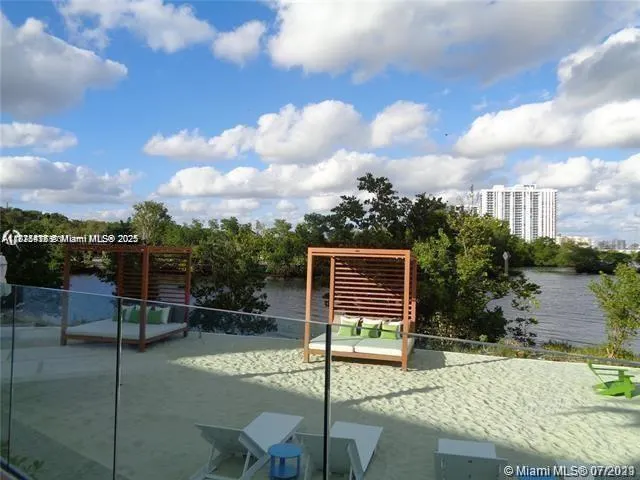 16385 Biscayne Blvd, #1402