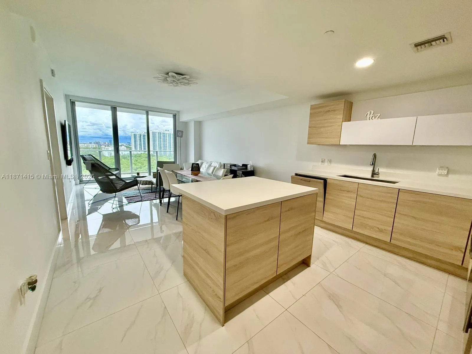 16385 Biscayne Blvd, #1402