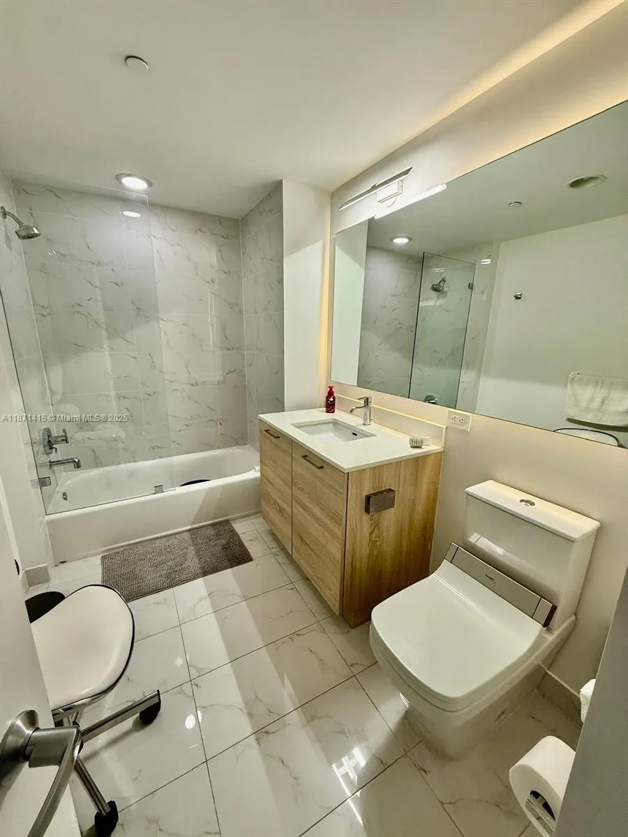 16385 Biscayne Blvd, #1402