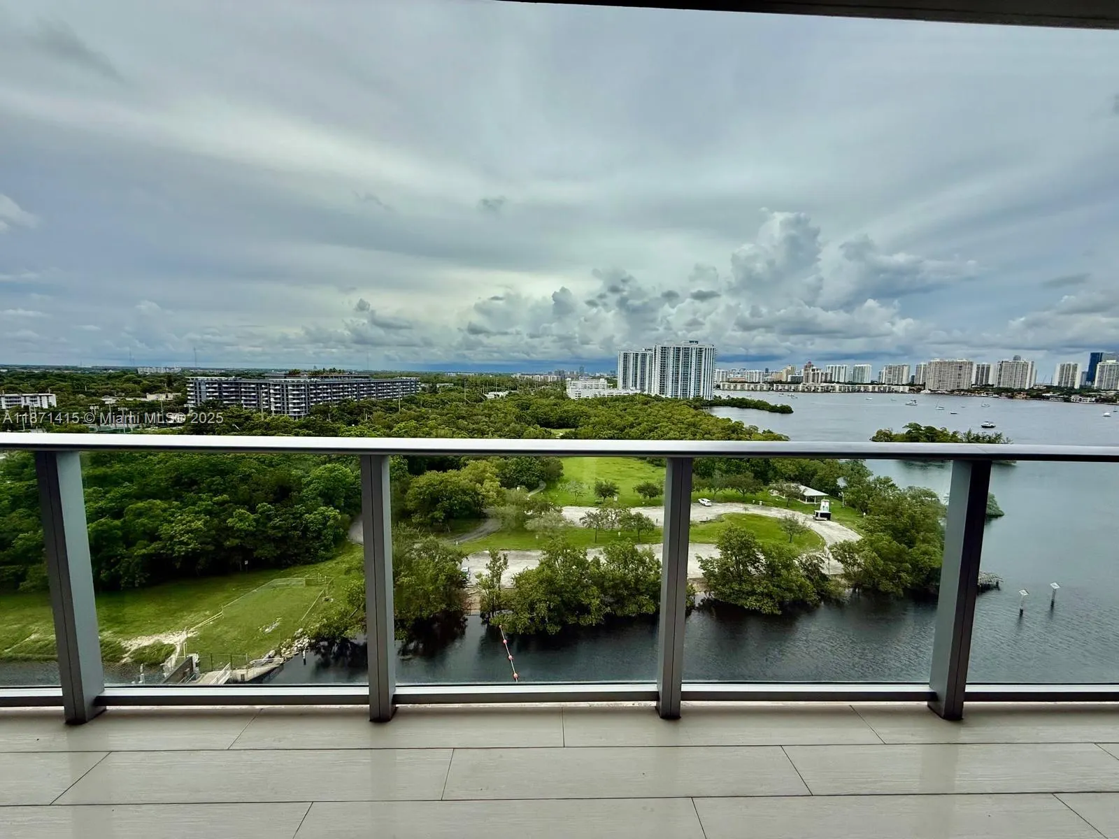 16385 Biscayne Blvd, #1402