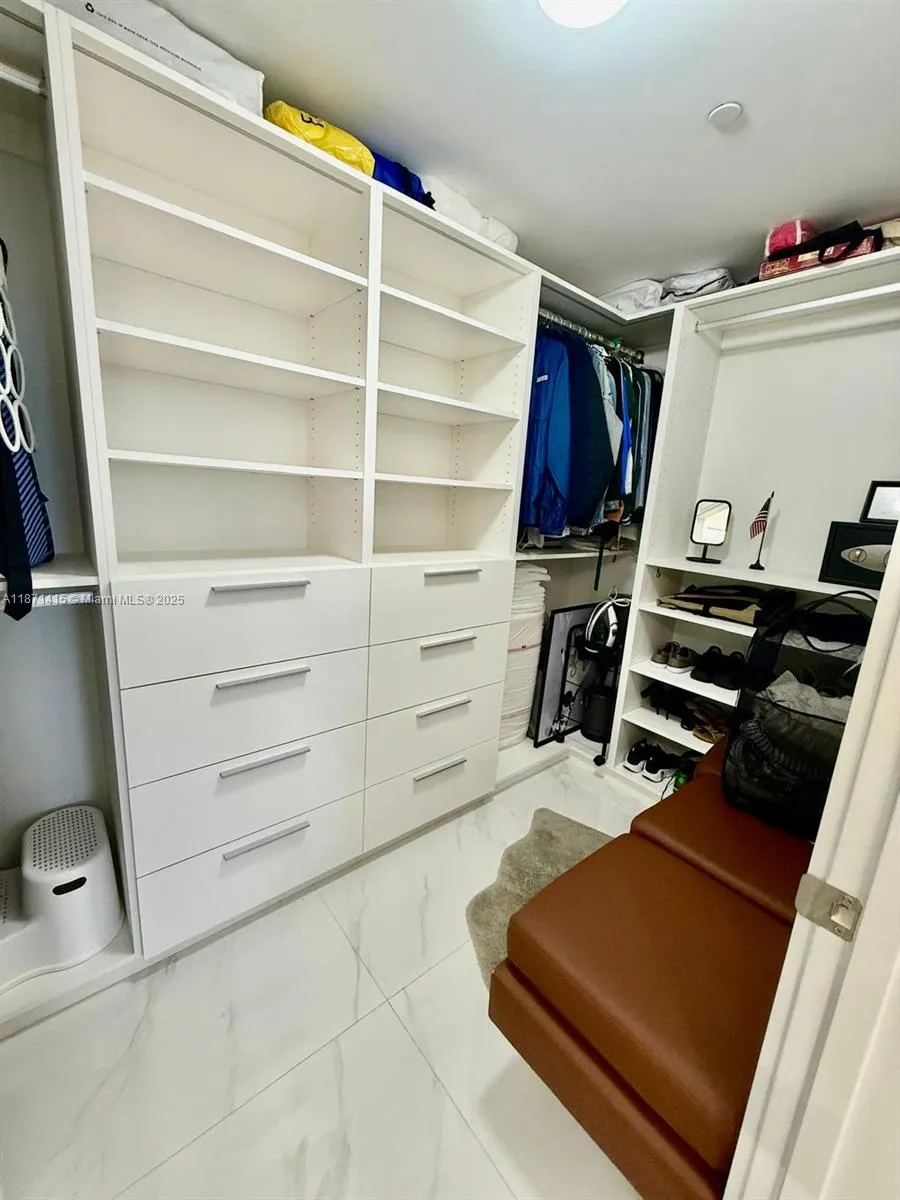 16385 Biscayne Blvd, #1402