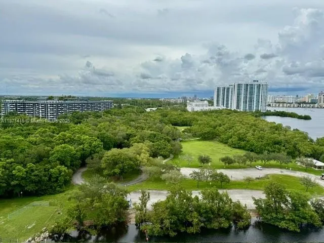 16385 Biscayne Blvd, #1402