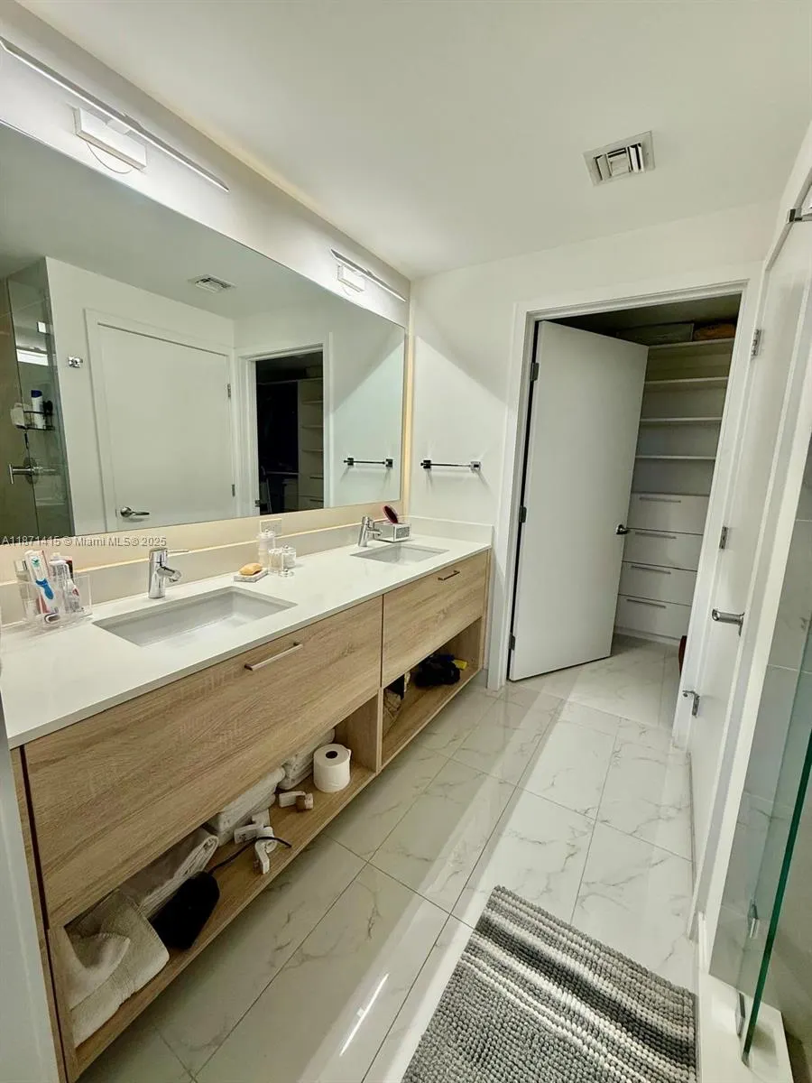 16385 Biscayne Blvd, #1402