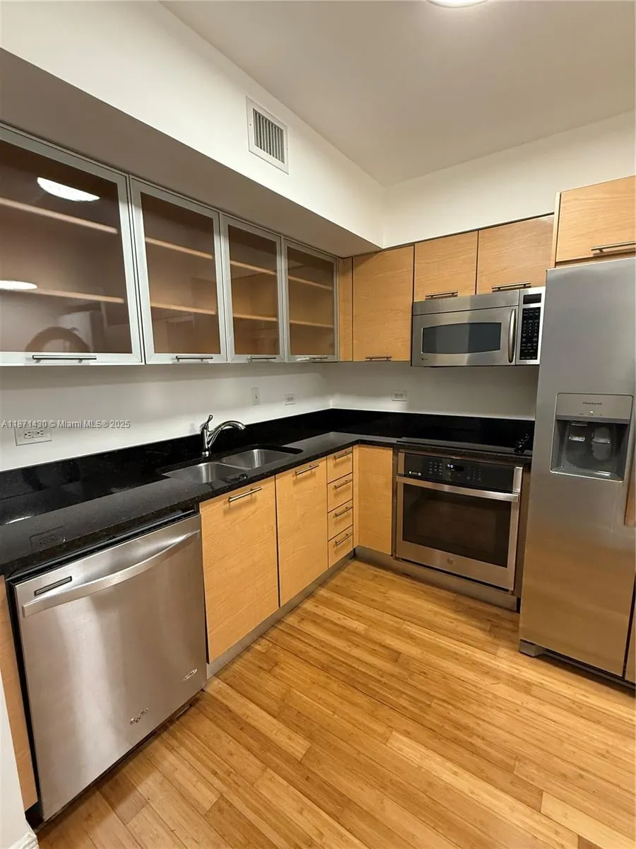 31 SE 5th St, #1204