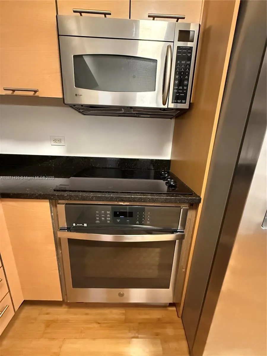 31 SE 5th St, #1204