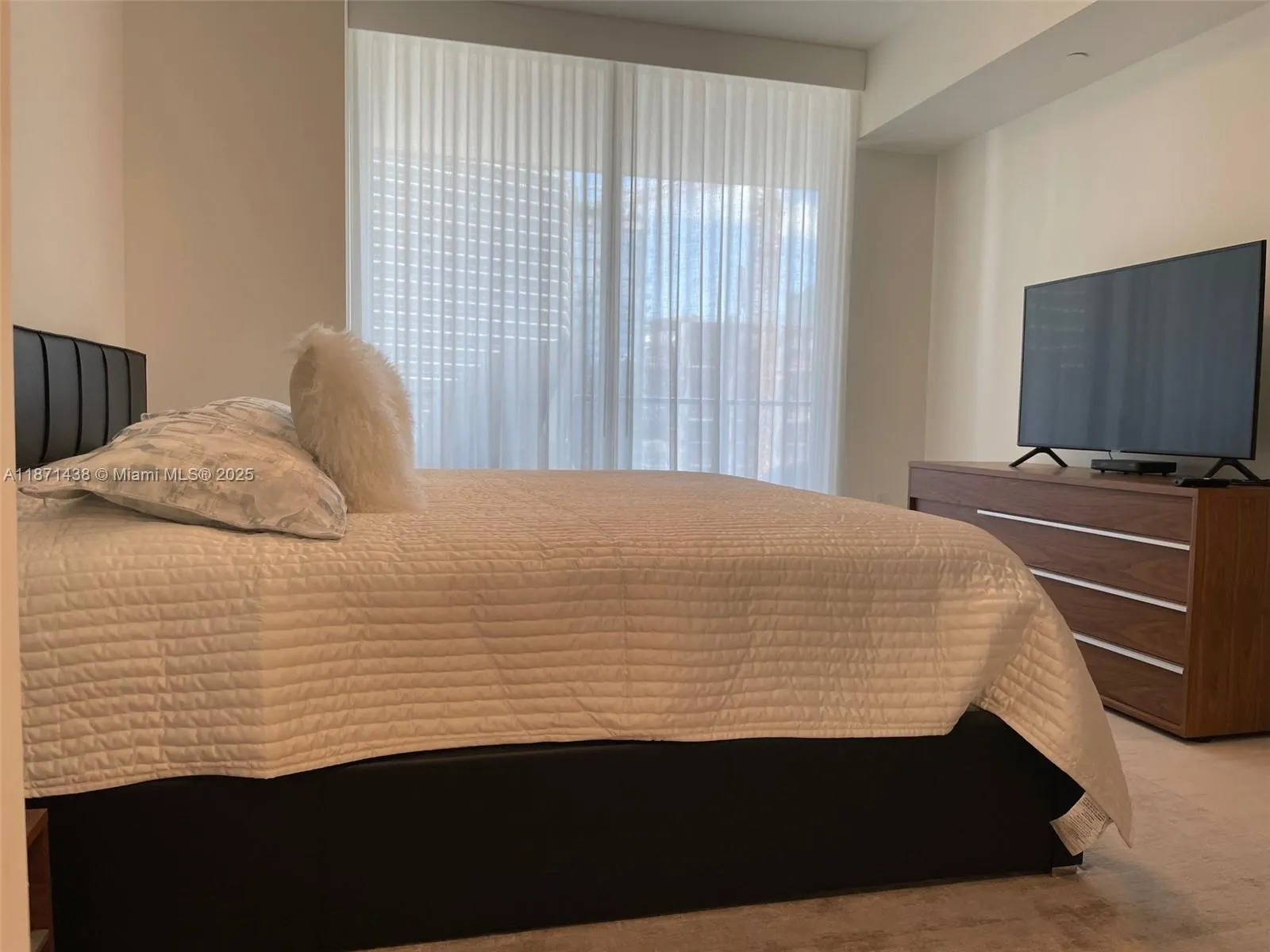 1000 Brickell Plz, #3114