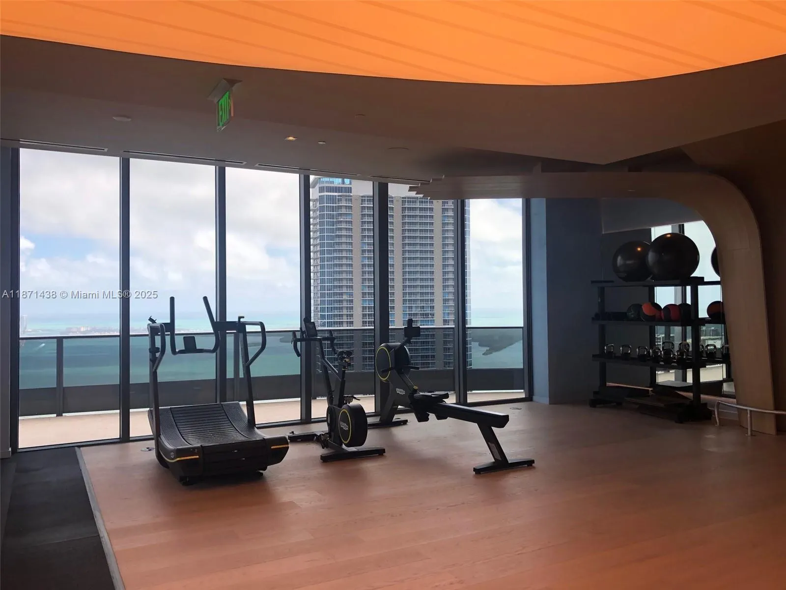 1000 Brickell Plz, #3114