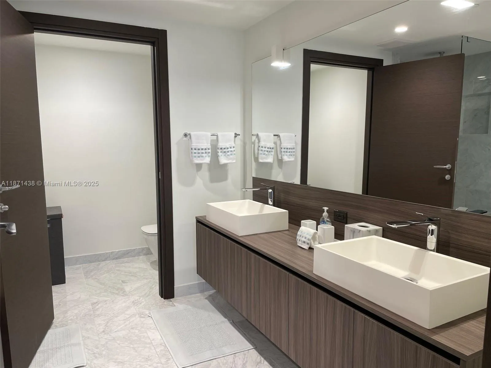 1000 Brickell Plz, #3114