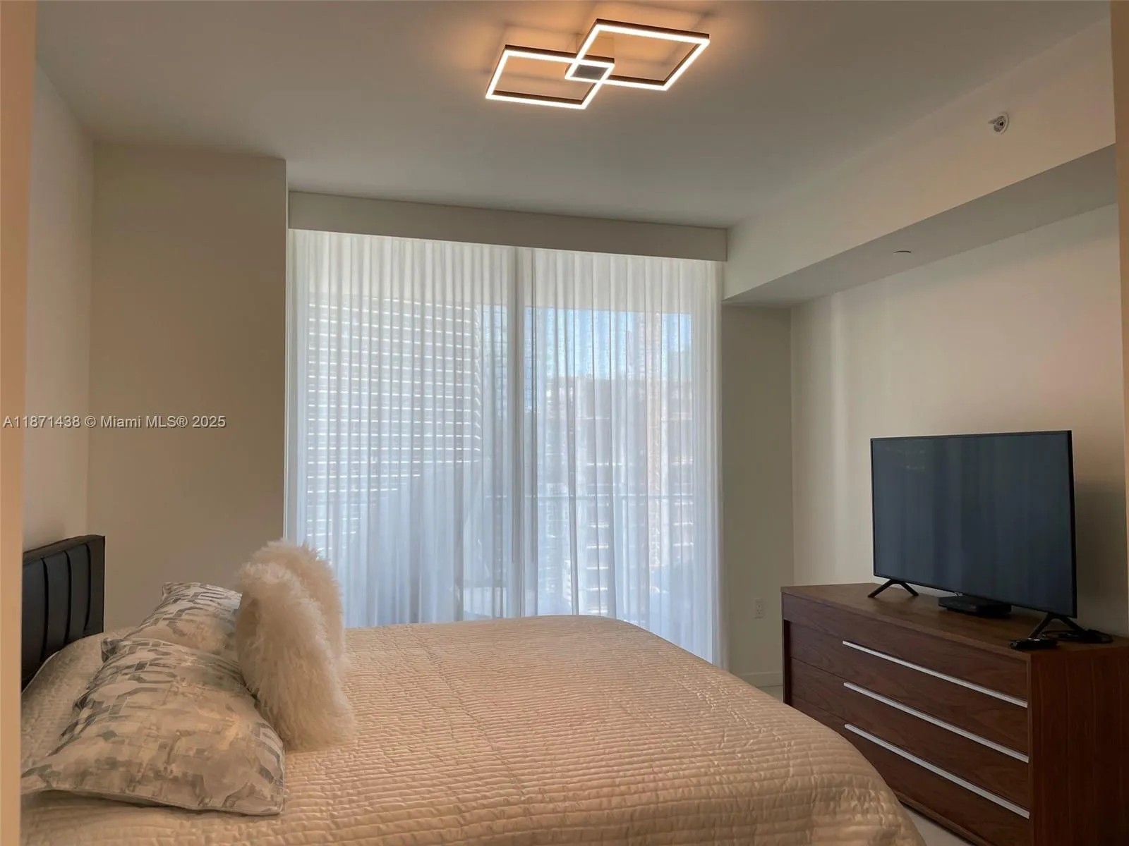 1000 Brickell Plz, #3114
