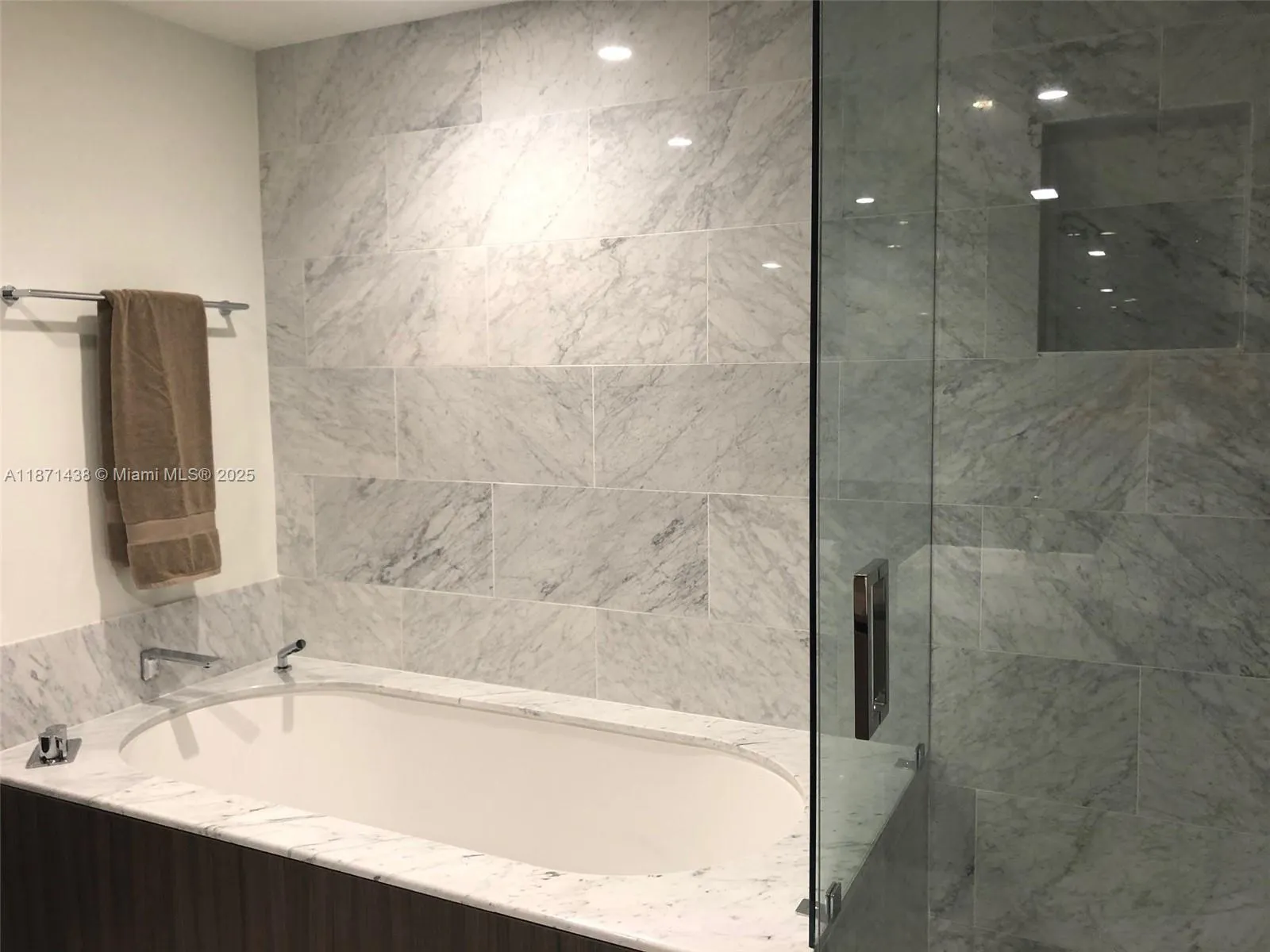 1000 Brickell Plz, #3114