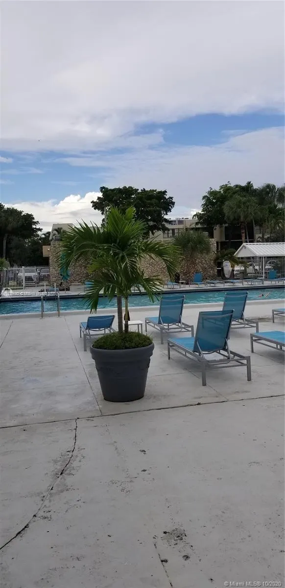 20200 W Country Club Dr, #104