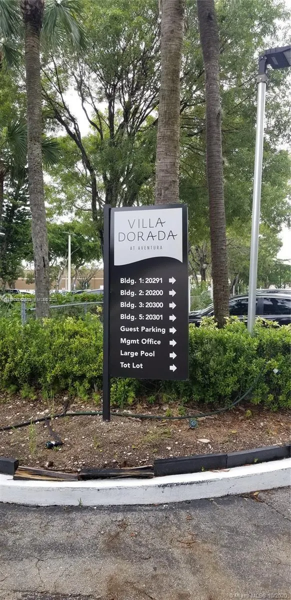 20200 W Country Club Dr, #104