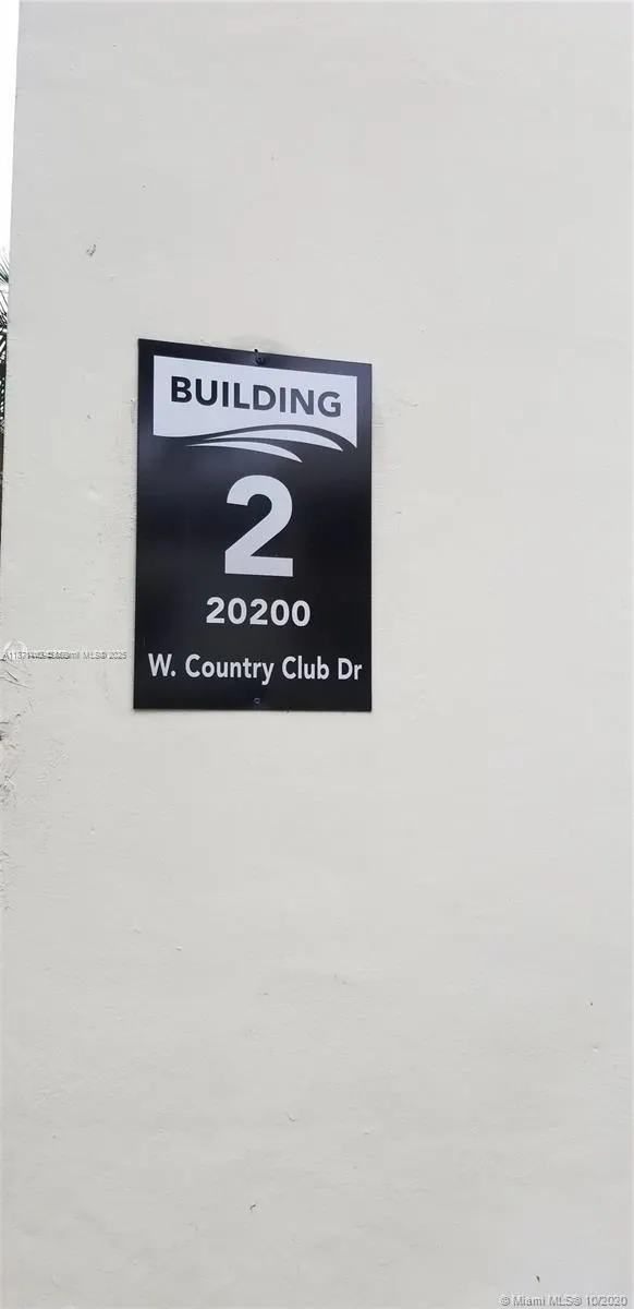 20200 W Country Club Dr, #104