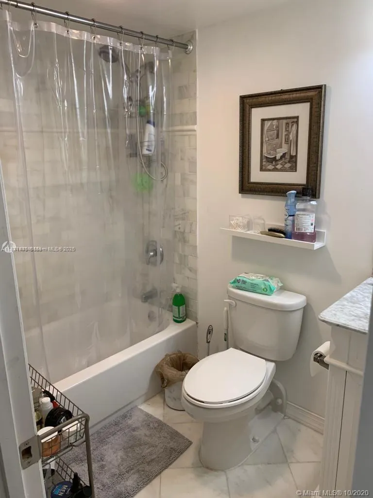 20200 W Country Club Dr, #104