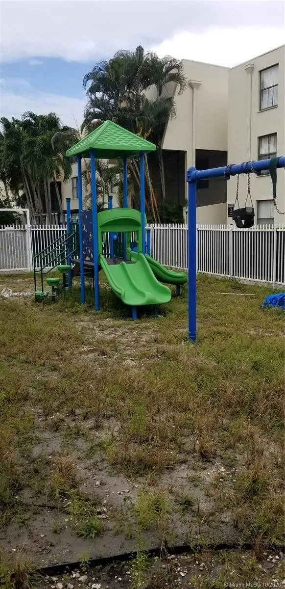 20200 W Country Club Dr, #104