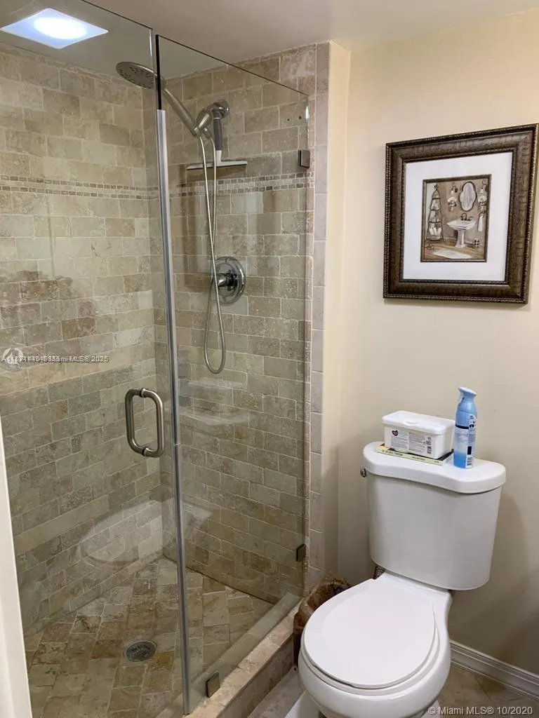 20200 W Country Club Dr, #104