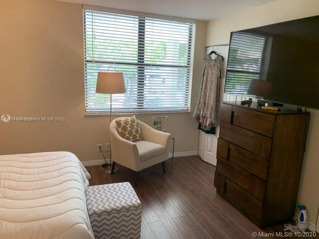 20200 W Country Club Dr, #104