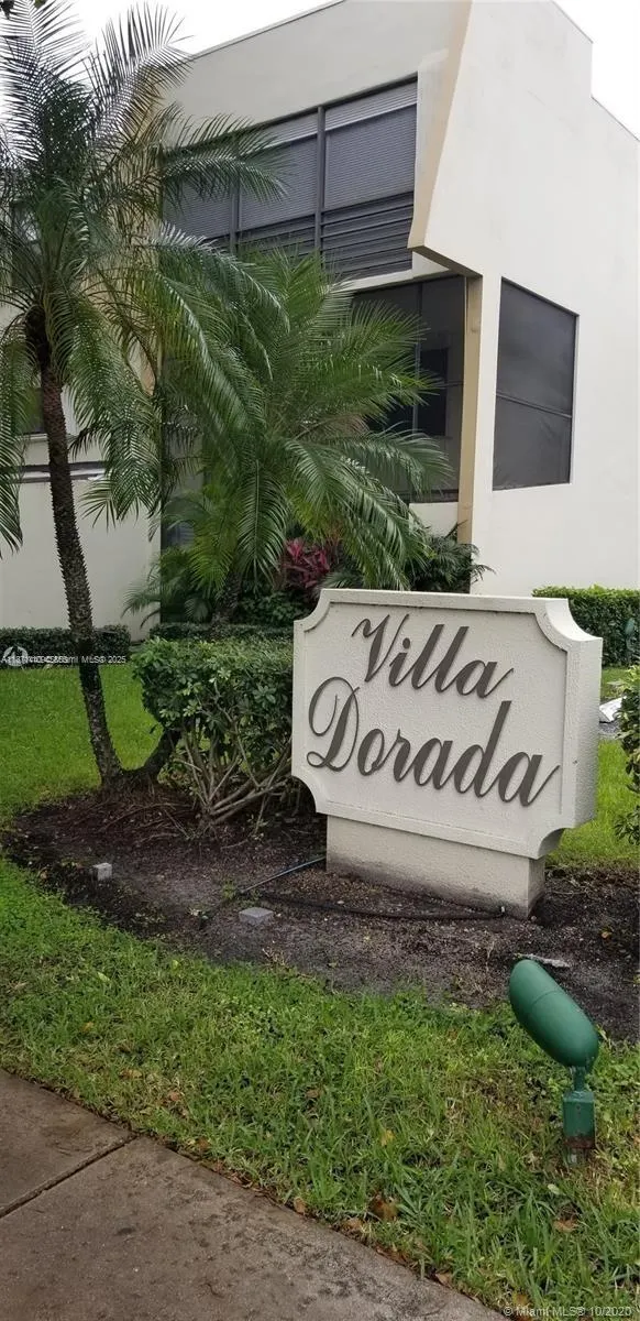 20200 W Country Club Dr, #104