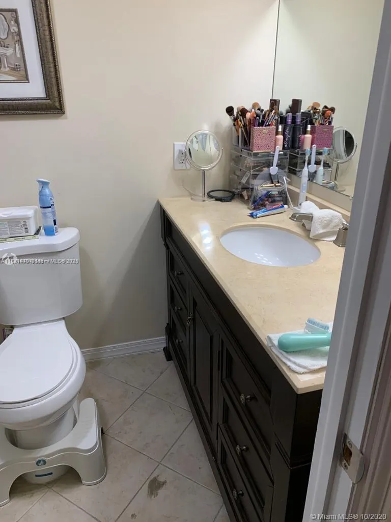 20200 W Country Club Dr, #104