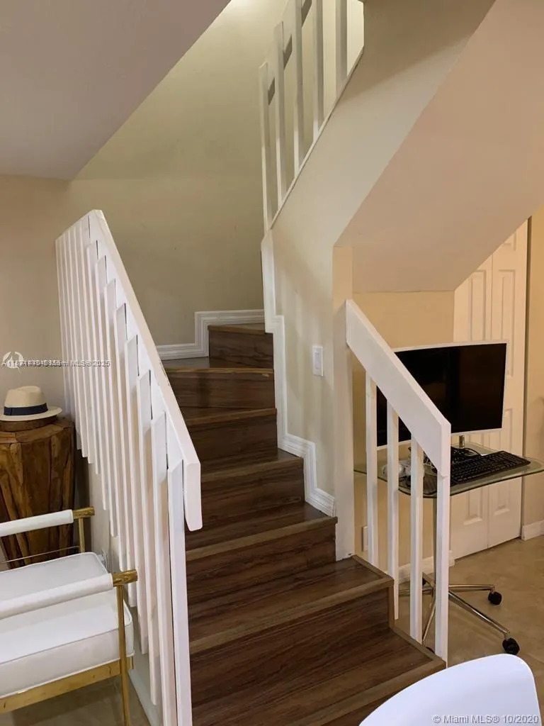 20200 W Country Club Dr, #104