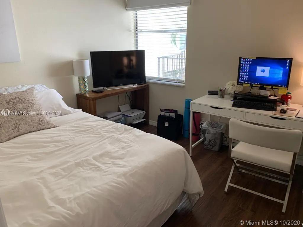 20200 W Country Club Dr, #104