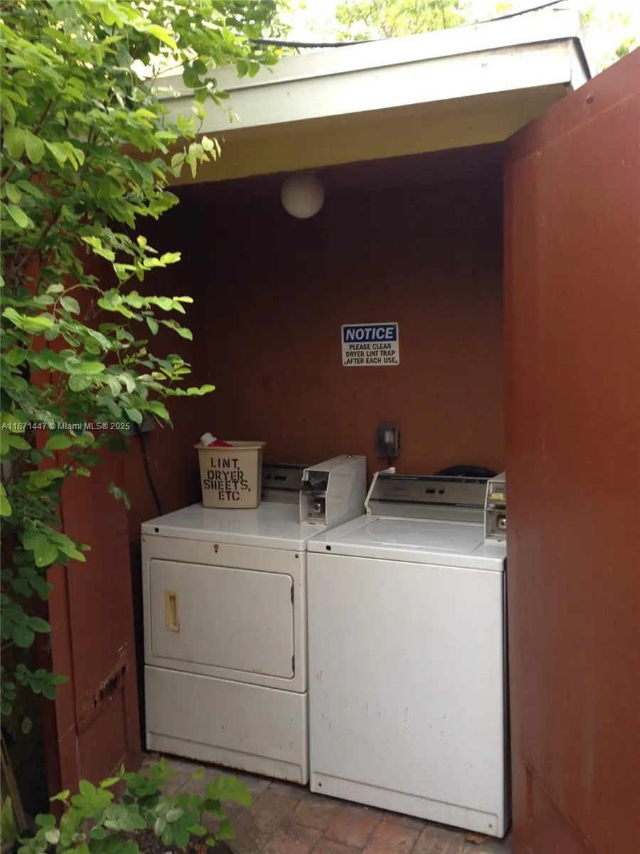 712 SW 56 AV, #6