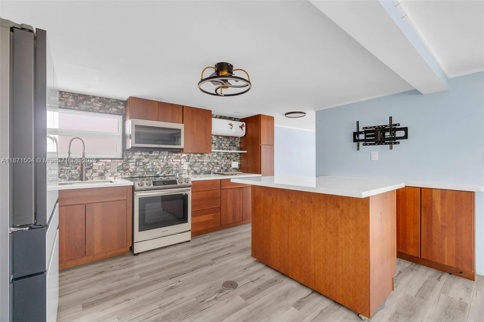 204 Flamingo Dr