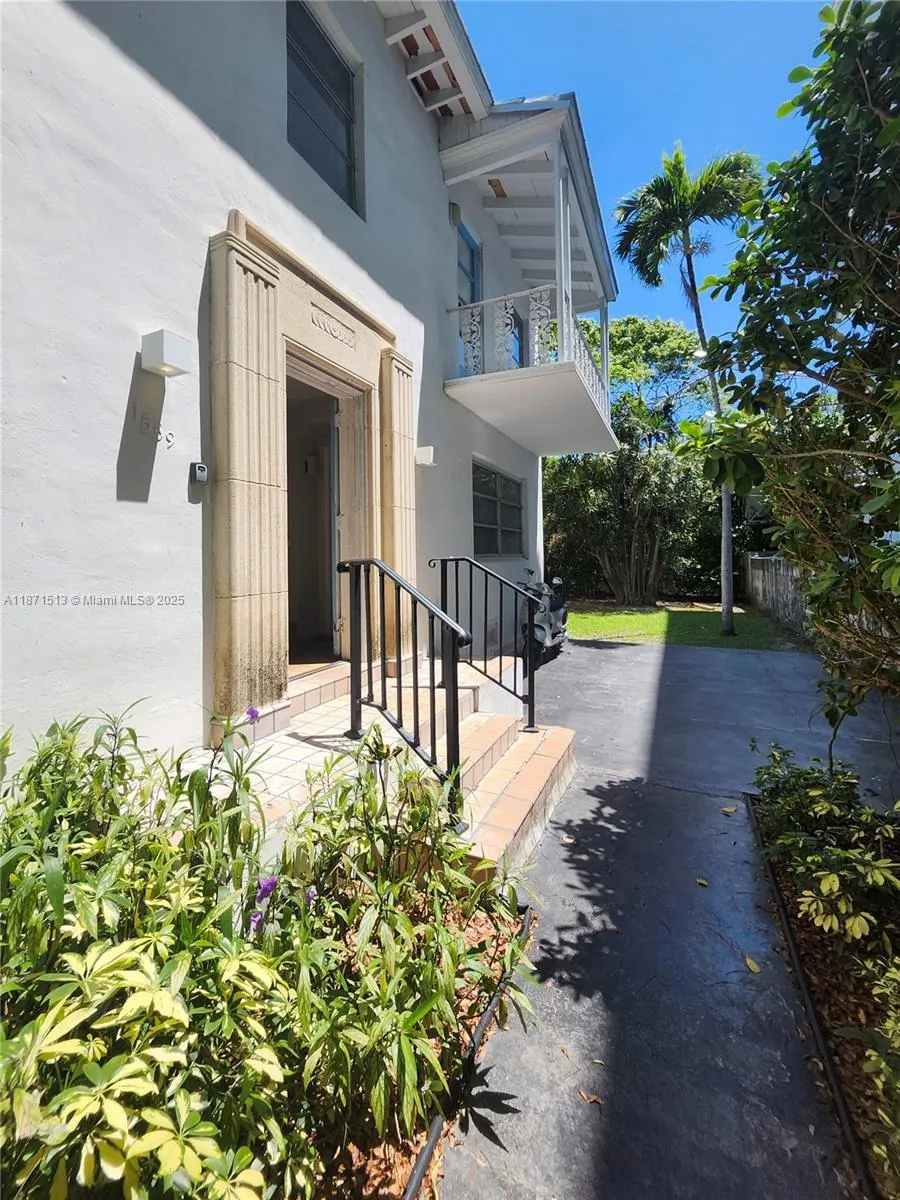 1557 Euclid Ave, #2