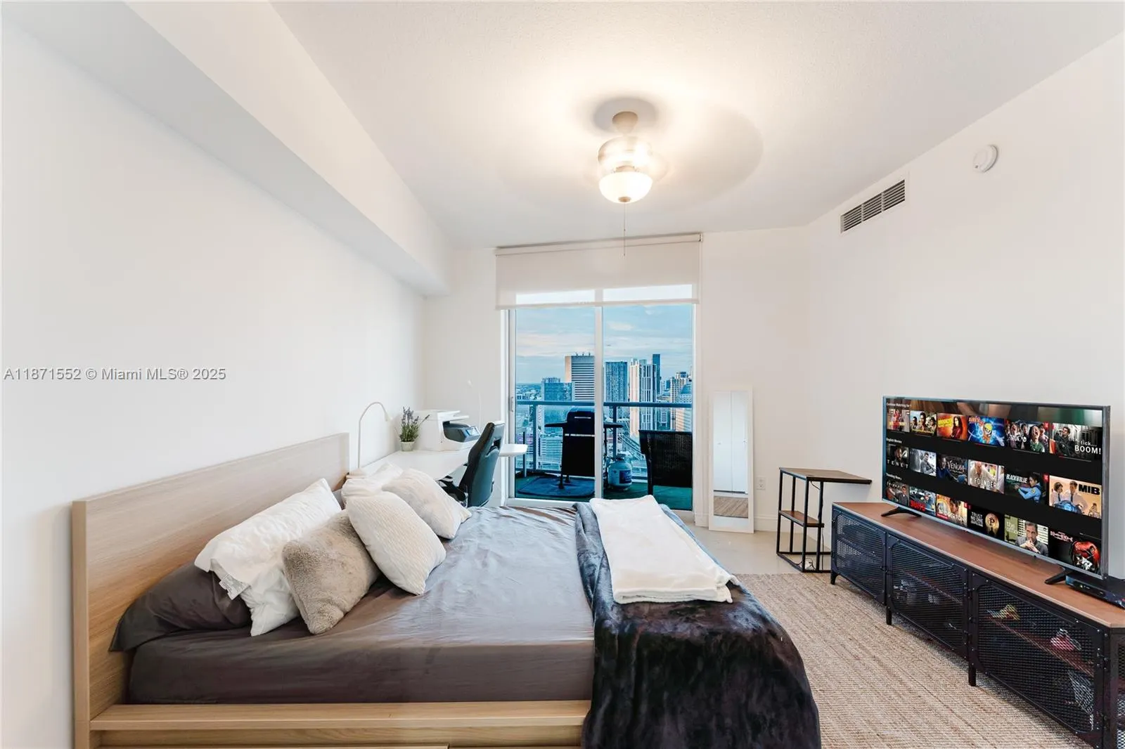 185 SW 7th St, #3609