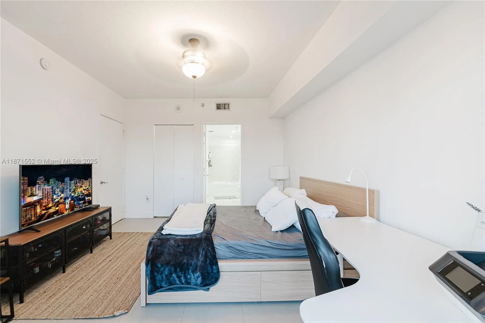 185 SW 7th St, #3609