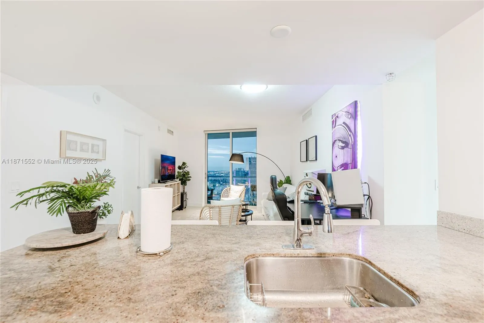 185 SW 7th St, #3609