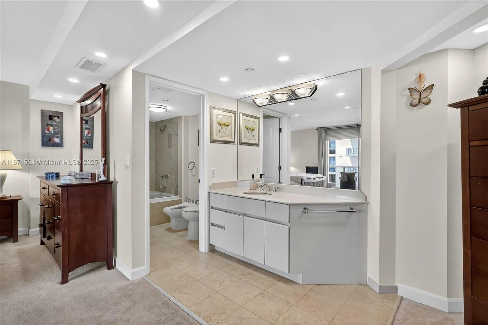 5757 Collins Ave, #801