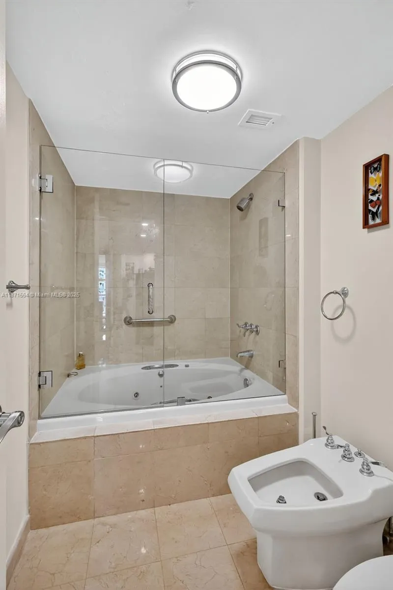 5757 Collins Ave, #801