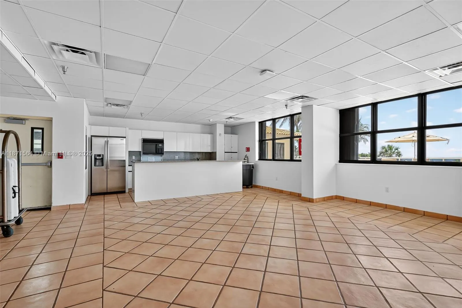 5757 Collins Ave, #801