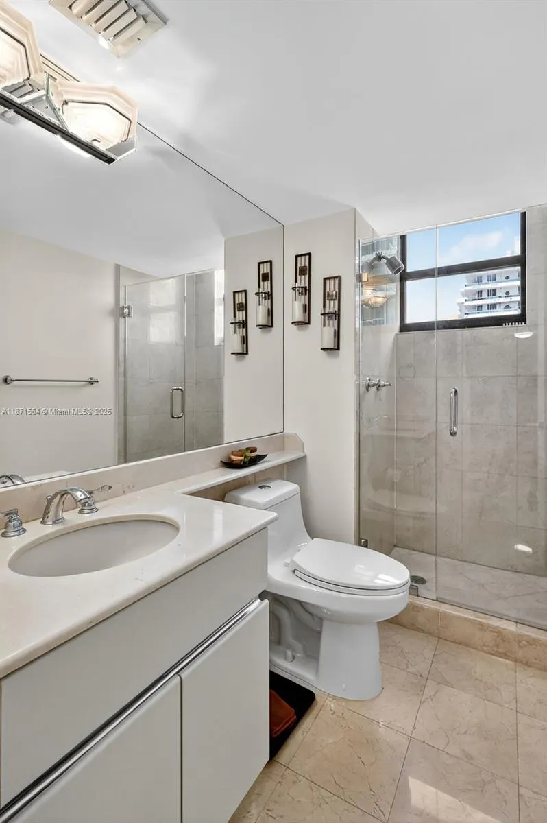 5757 Collins Ave, #801