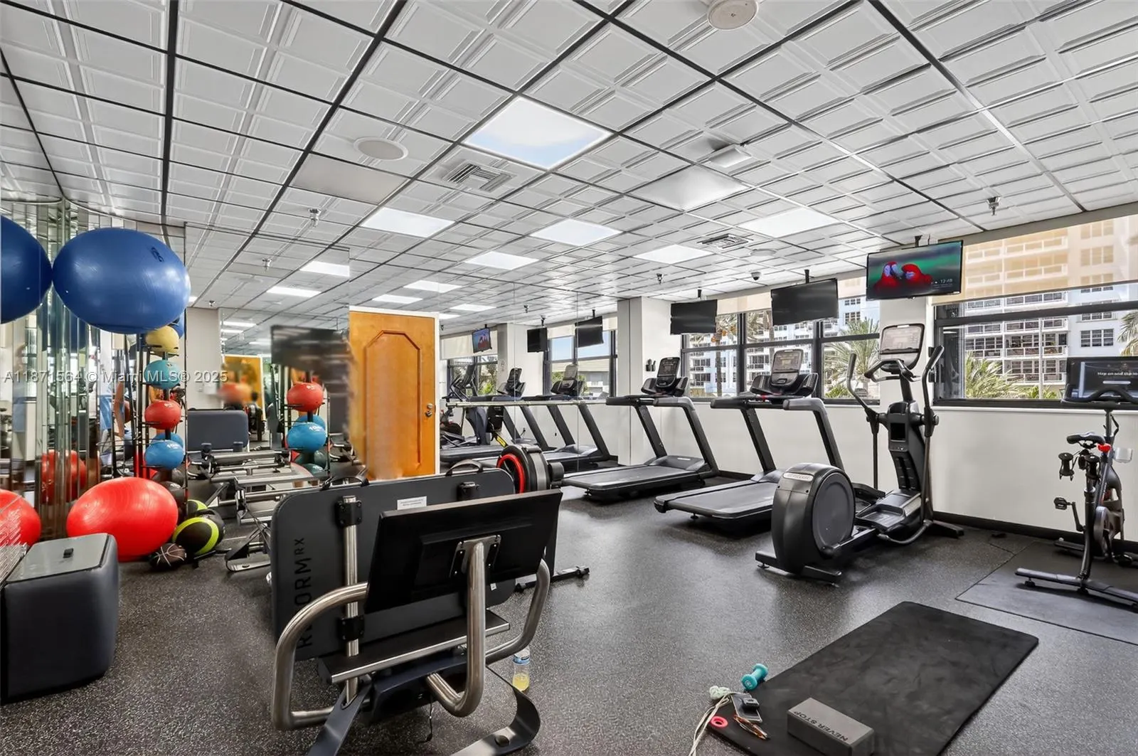 5757 Collins Ave, #801