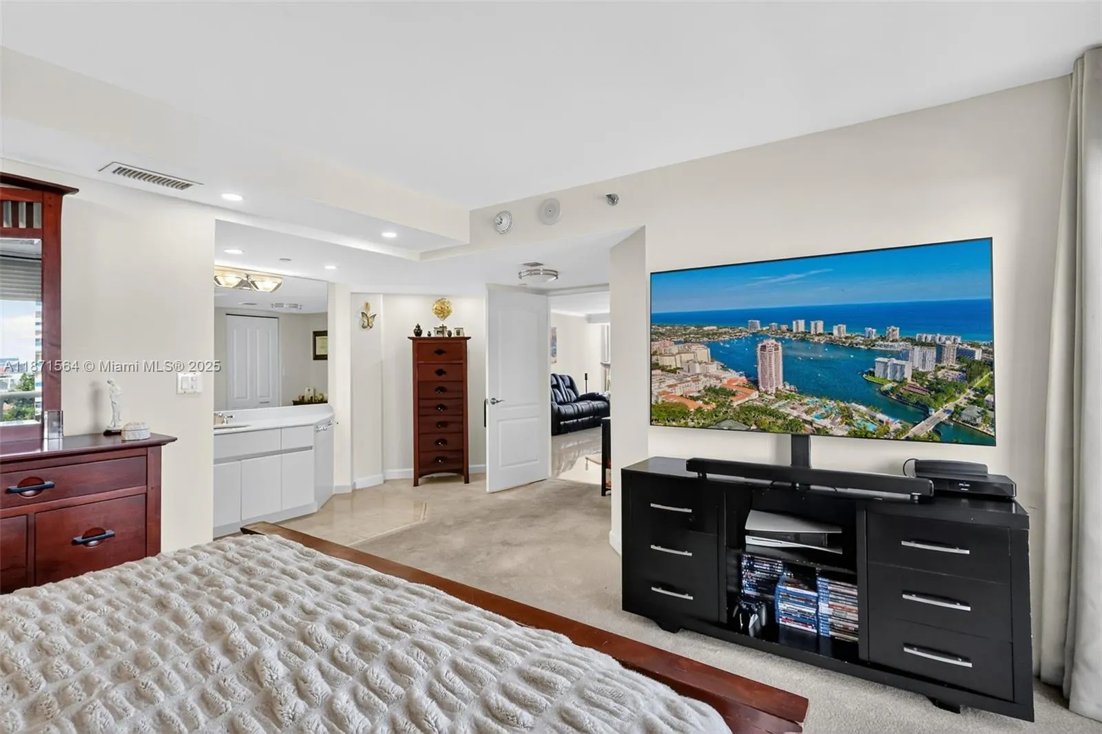 5757 Collins Ave, #801