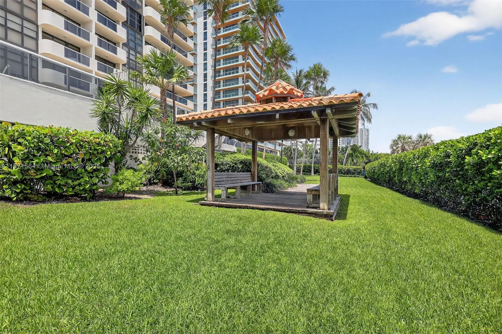 5757 Collins Ave, #801