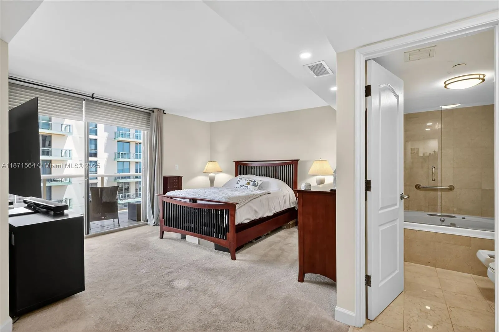 5757 Collins Ave, #801