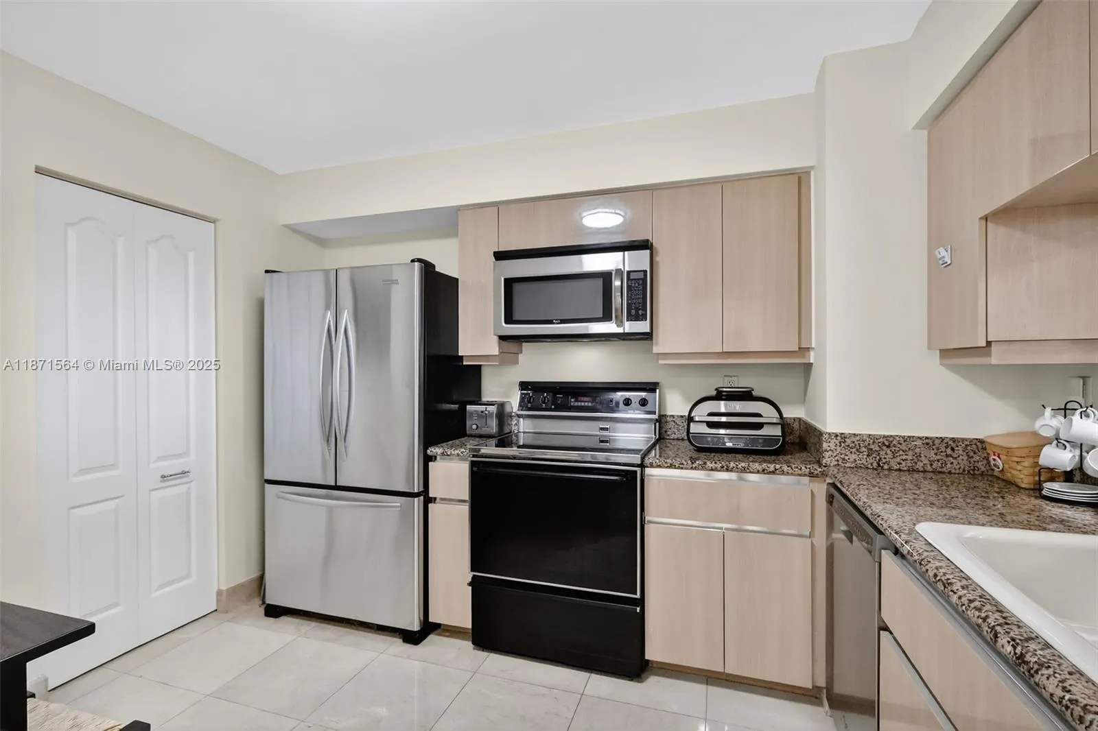 5757 Collins Ave, #801