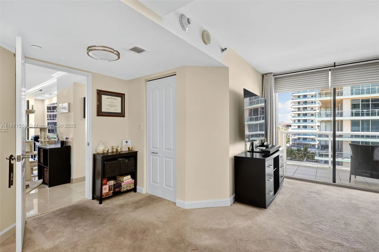 5757 Collins Ave, #801