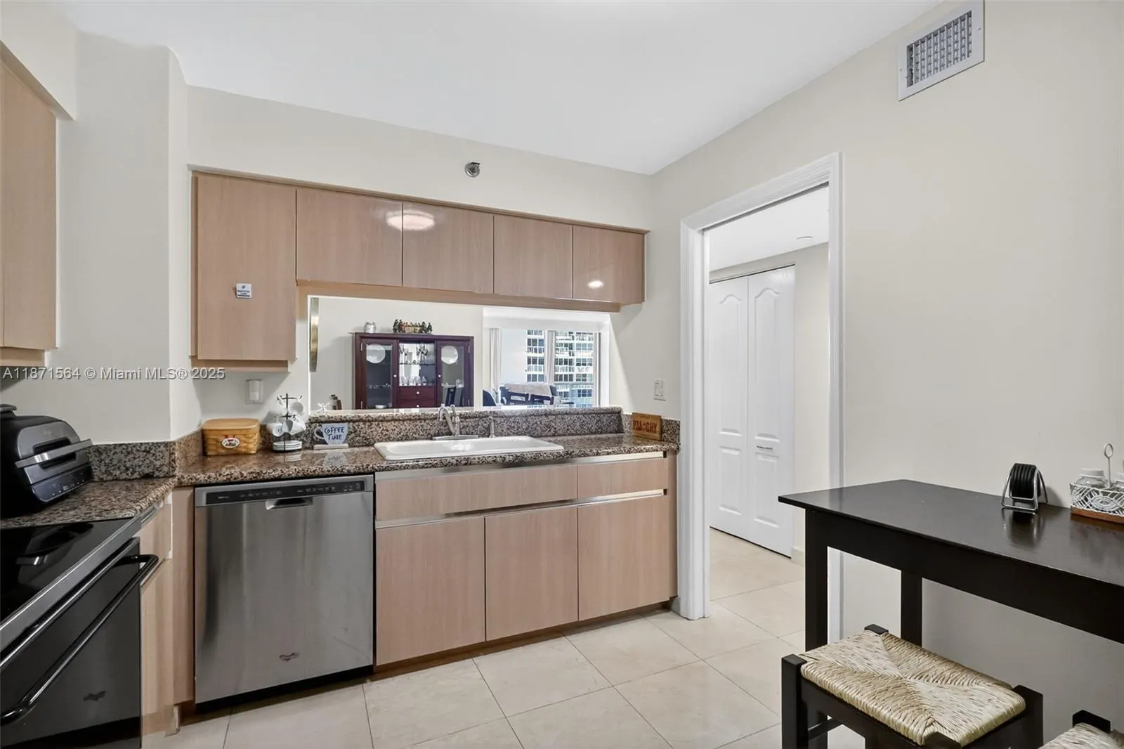 5757 Collins Ave, #801