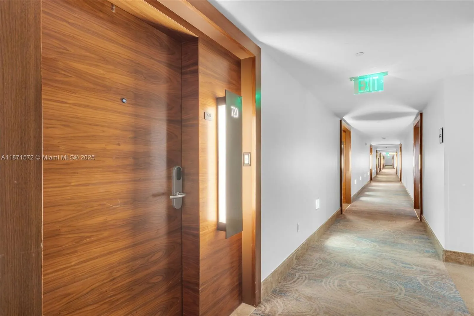 6801 Collins Ave, #706 (Door 720)