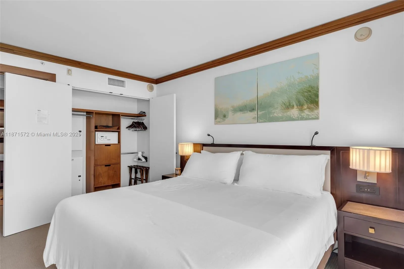 6801 Collins Ave, #706 (Door 720)