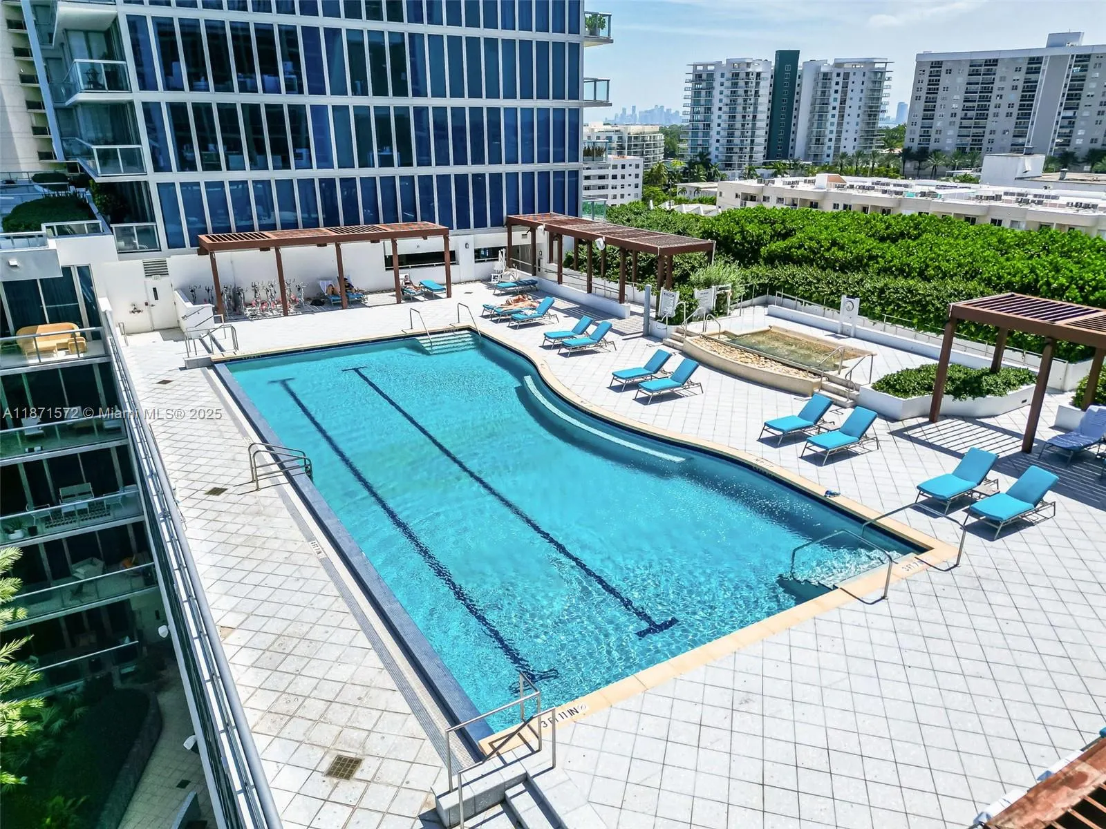 6801 Collins Ave, #706 (Door 720)