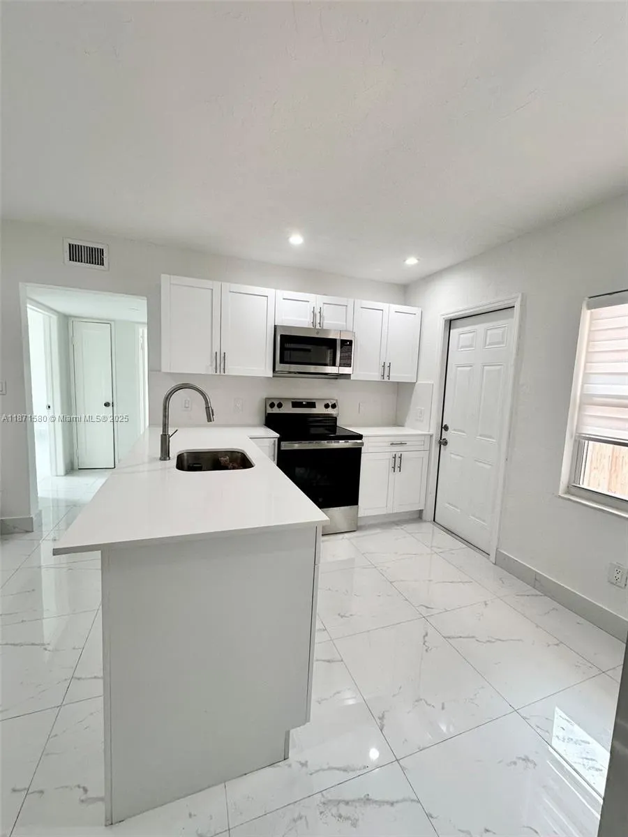 3461 NW 6th St, #3461