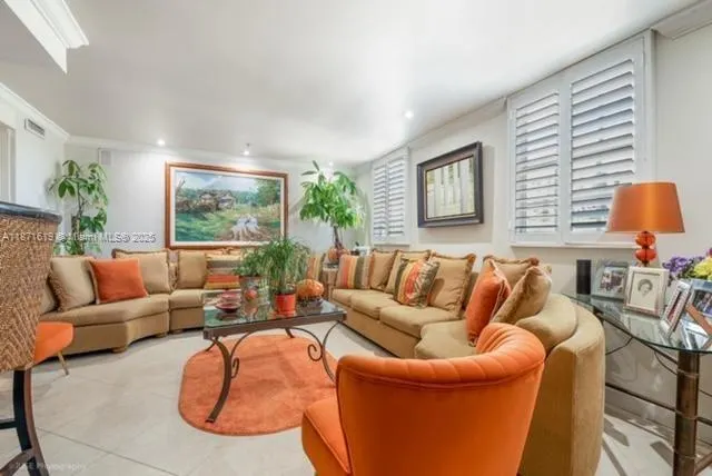 1400 Salzedo St, #305